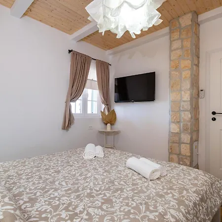 In بيت للعطل *