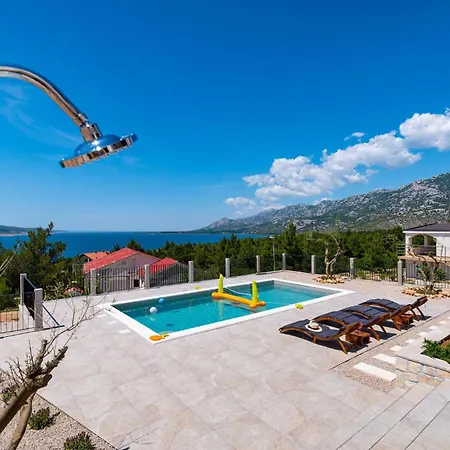 In بيت للعطل